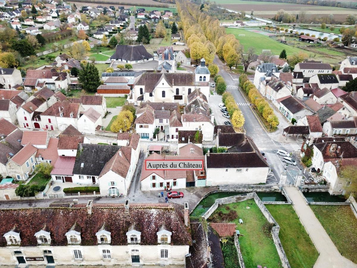 Aupres Du Chateau Tanlay Buitenkant foto