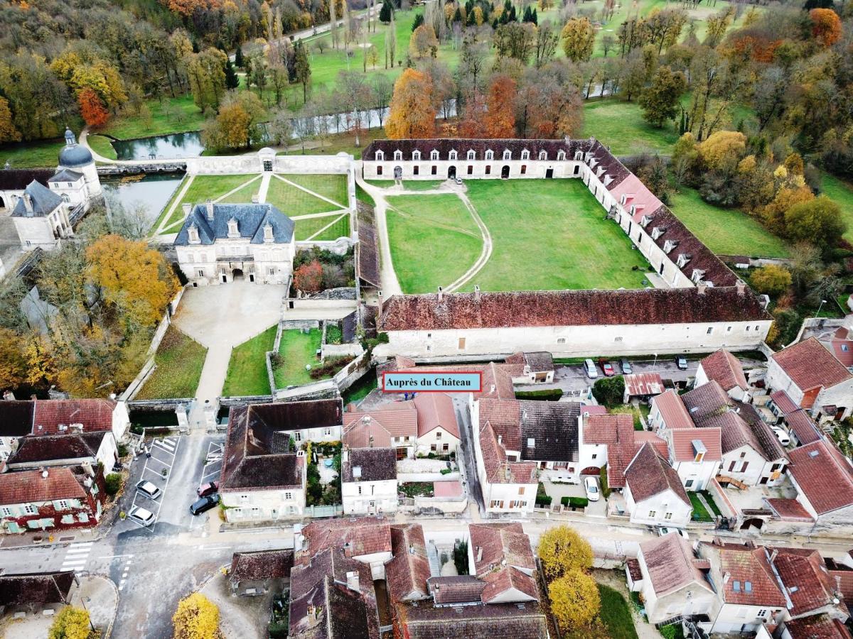 Aupres Du Chateau Tanlay Buitenkant foto