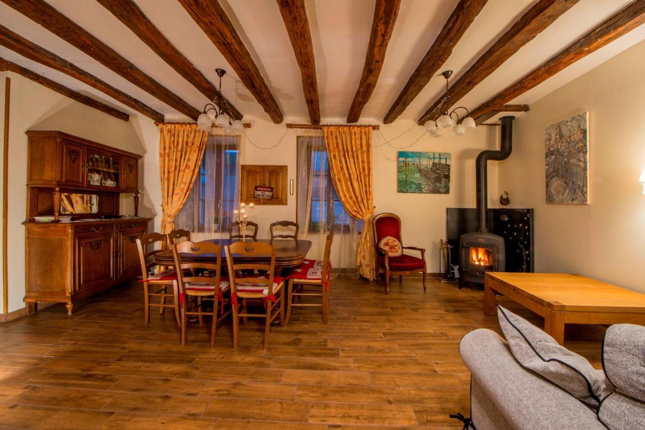 Aupres Du Chateau Tanlay Buitenkant foto