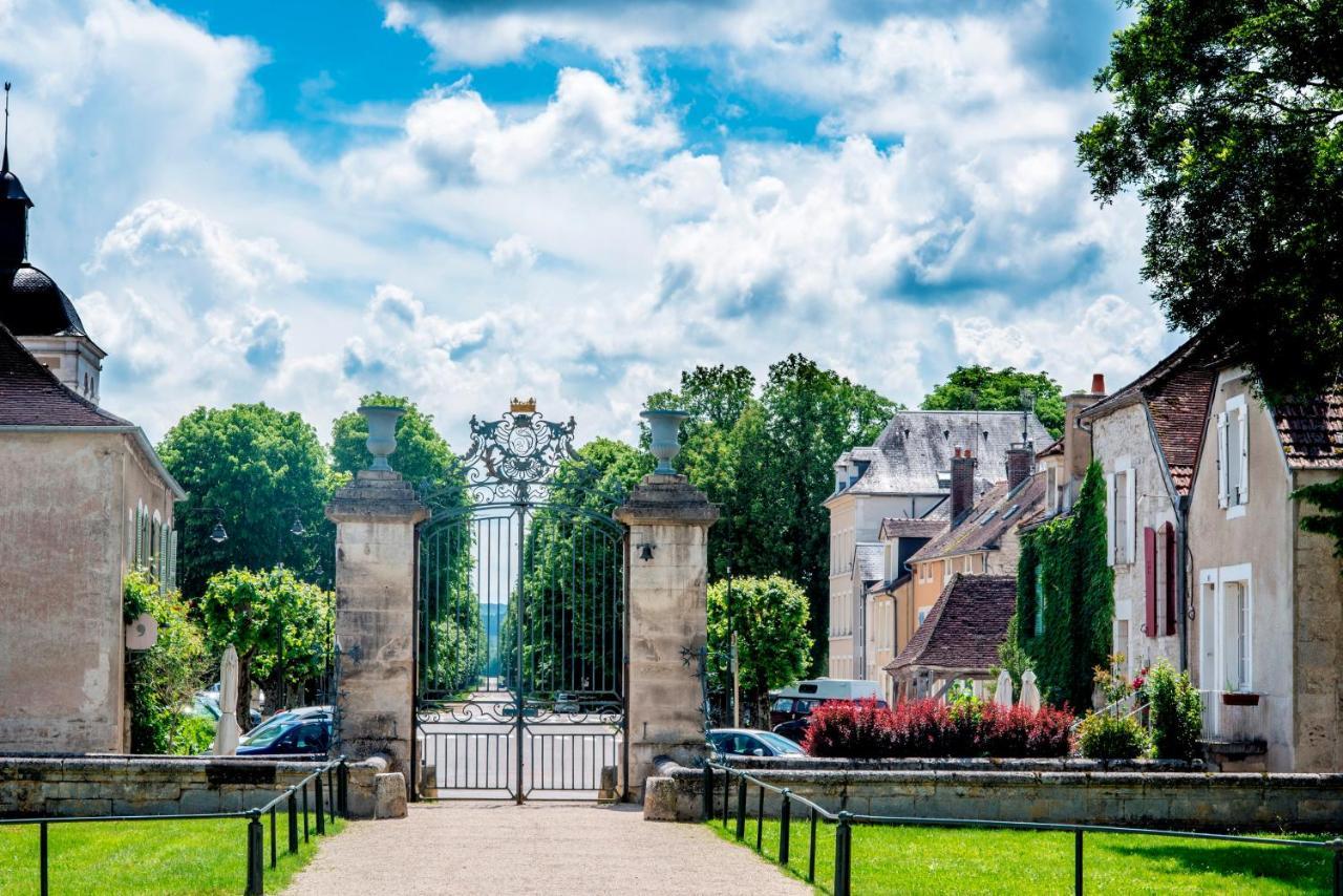 Aupres Du Chateau Tanlay Buitenkant foto