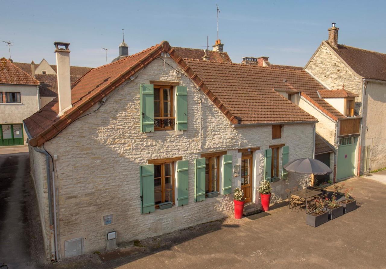 Aupres Du Chateau Tanlay Buitenkant foto